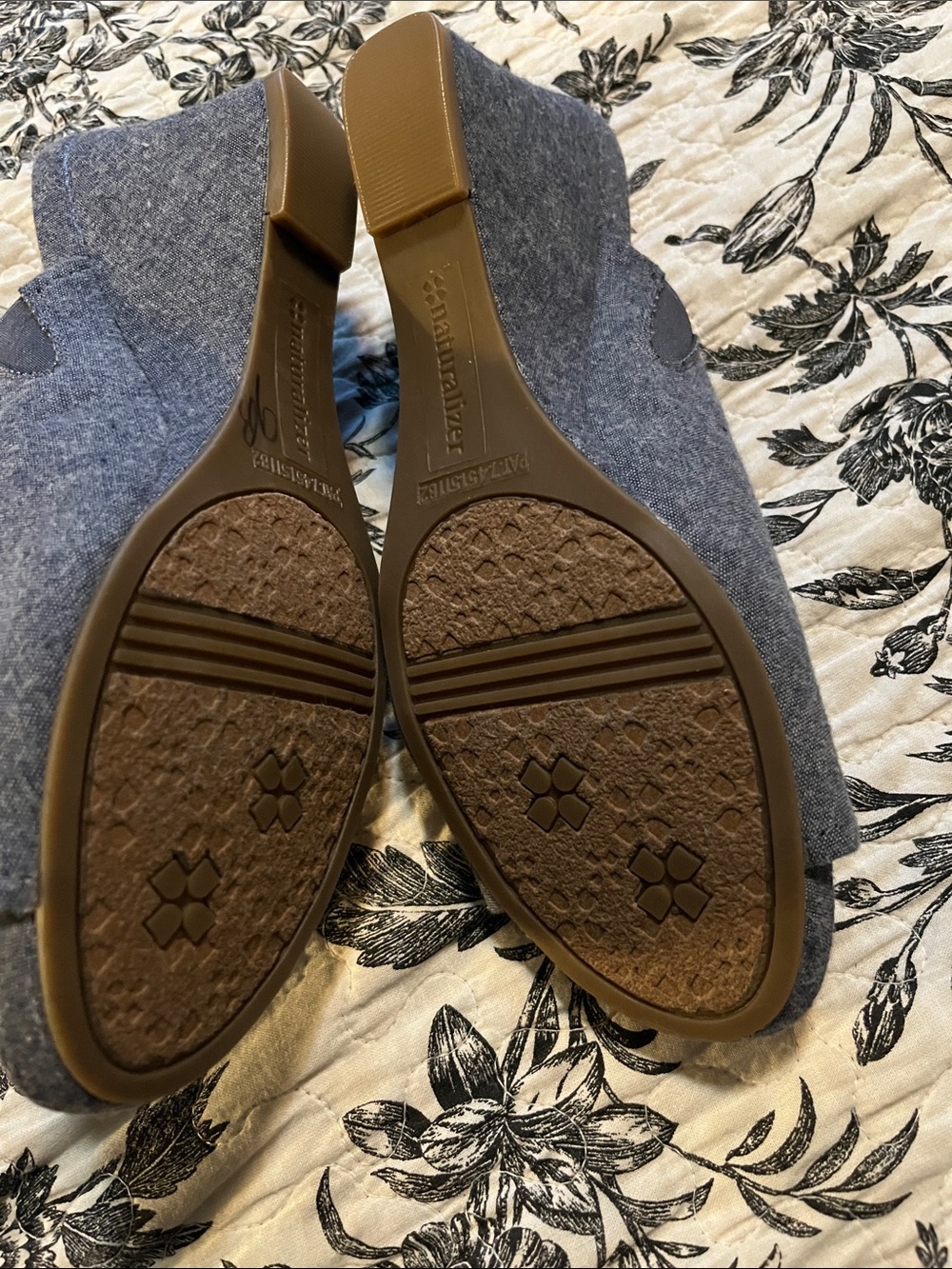 Naturalizer Gray Felt Open-Vamp Slide Mules - Picture 3 of 5